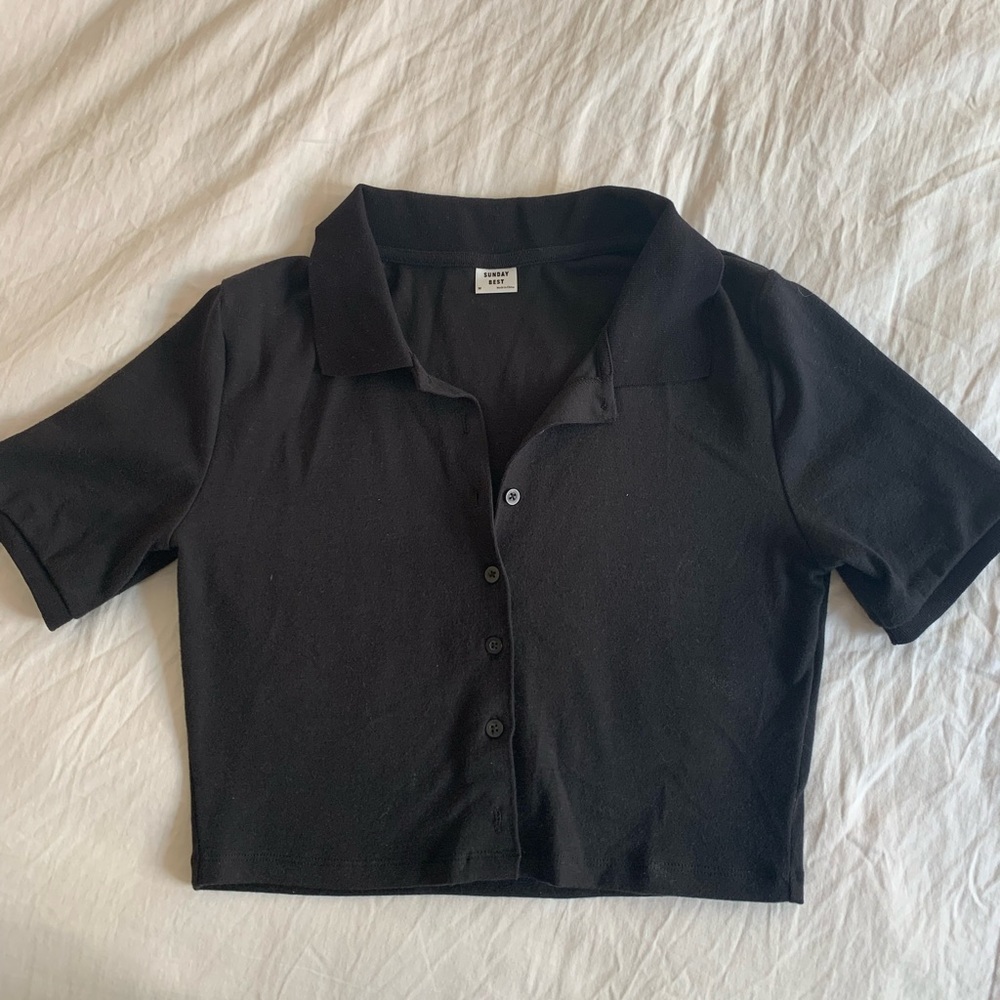 Aritzia black cropped collared tshirt- size medium, Sunday best